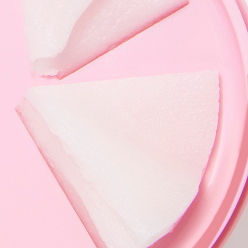 Close-up of the KAHI Cleansing Balm Sensitive Care (Camellia) texture