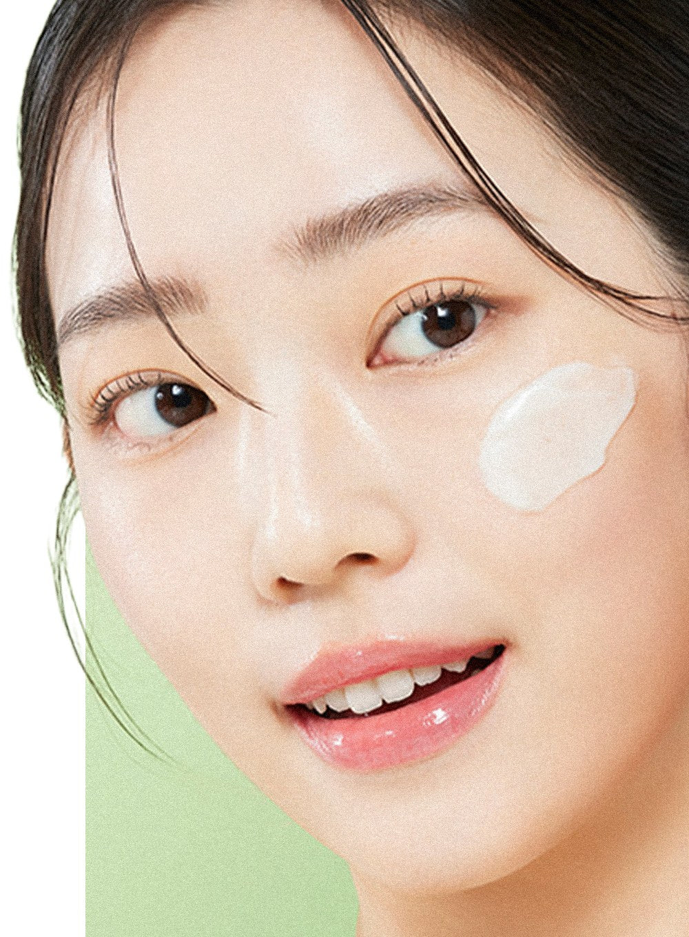 Woman with KAHI Cleansing Balm Pore Control (Mung Bean) on her cheek