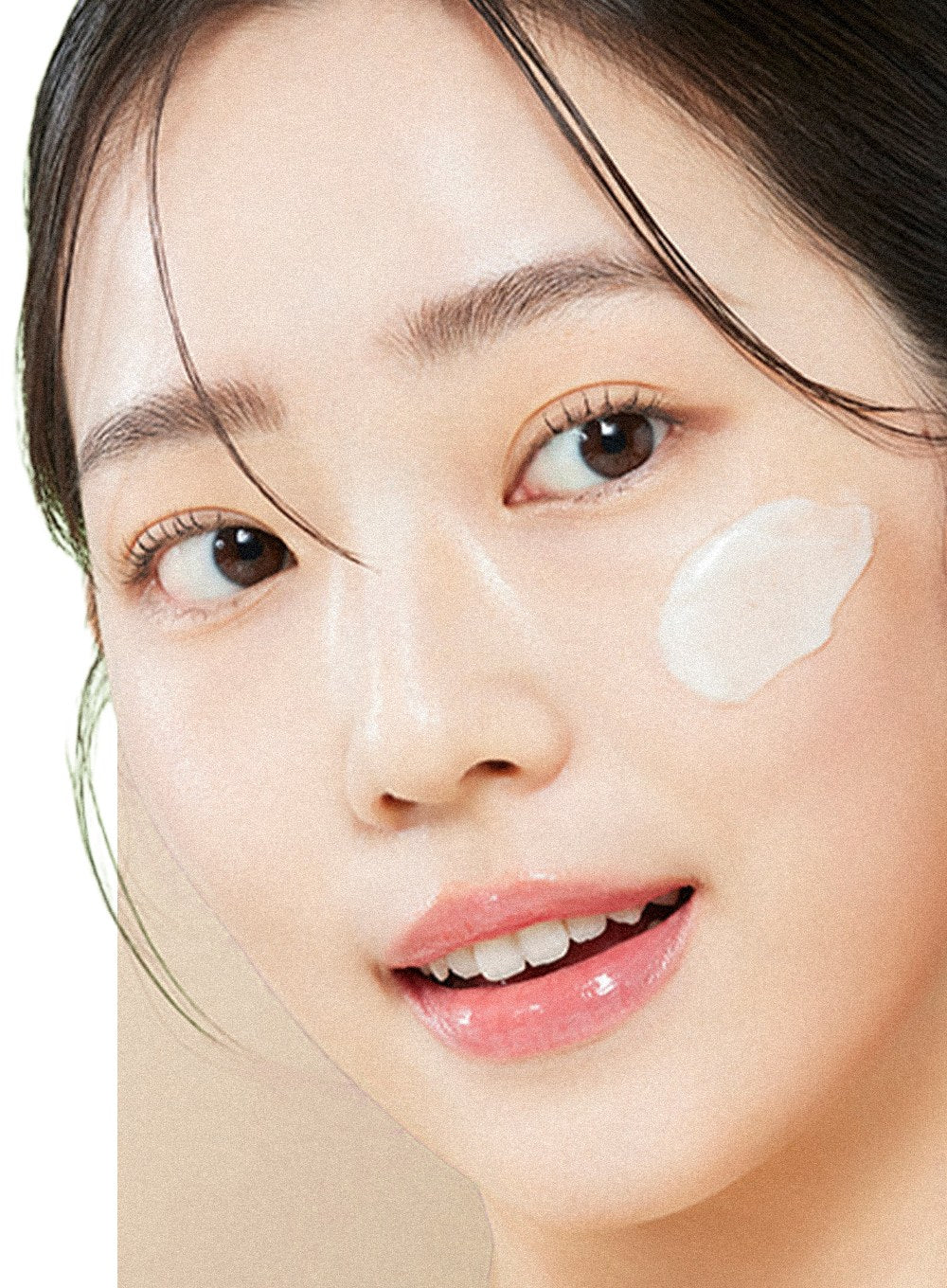 Woman with KAHI Cleansing Balm Vita Care (Niacinamide) on her cheek