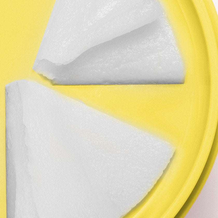 Close-up of the KAHI Cleansing Balm Vita Care (Niacinamide) texture